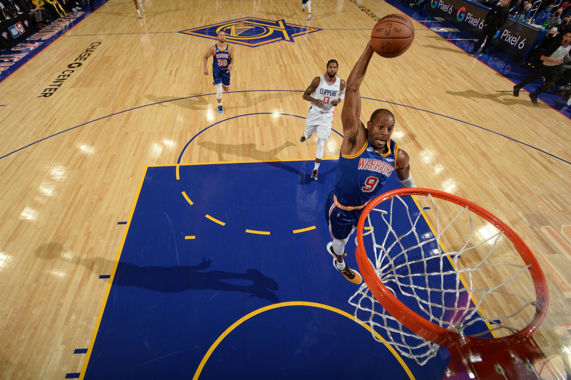 勇士横扫尼克斯，乔治惊艳四座