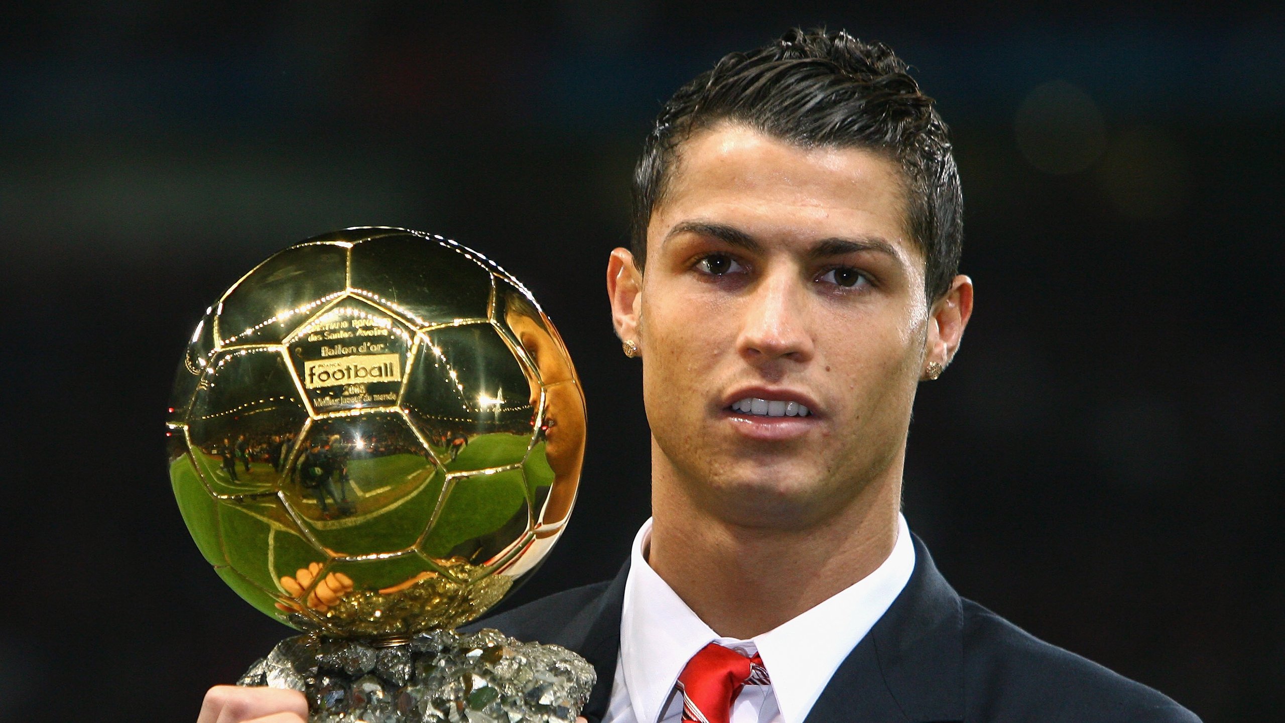 法比尼奥的统治级数据与洪都拉斯的铁血防守，足球战术的两极艺术